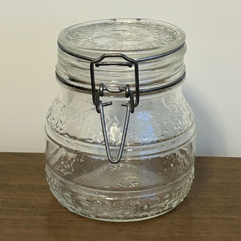 FLORAL COVE ITALY 3/4 L EMBOSSED STORAGE JAR CANISTER WITH HINGED BAIL WIRE LID